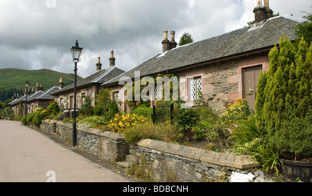 Stein-Hütten gebaut, Haus Mühle und Schiefer Arbeiter in der schottischen Dorf Luss. Stockfoto