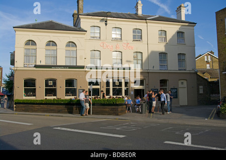 Der Hund und Fuchs Public House Wimbledon Village High Street England Stockfoto