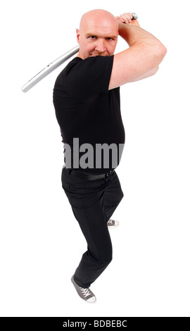 Leitung Glatzkopf mit Baseballschläger in seinen Händen schaut wütend in die Kamera Stockfoto