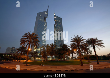 Emirat-Towers in der Sheikh Zayed Road in Dubai, Vereinigte Arabische Emirate Stockfoto