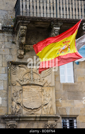 Flagge flattern außerhalb Parador Hostal de Los Reyes Santiago De Compostela Galizien Spanien Europa Stockfoto