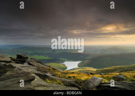 Blick von der Pennine Way von Sandy Heys bis Kinder Stausee in der Nähe von Hayfield High Peak Derbyshire England UK Stockfoto