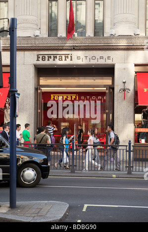 Der Ferrari-Store in London, UK Stockfoto