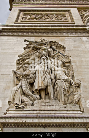 Das geschnitzte Relief von Cortot ist der Triumph Napoleons auf der Oberfläche des Arc De Triomphe in Paris, Frankreich Stockfoto