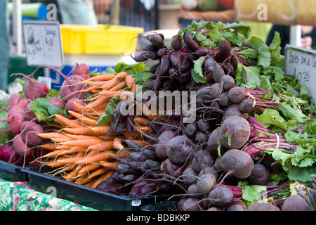 Frisches Obst und Gemüse auf einem Bauernmarkt in Boise, Idaho USA verkauft Stockfoto