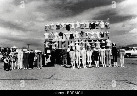 Anzeige der Damen Tops und Hosen, Flohmarkt, Albuquerque Stockfoto