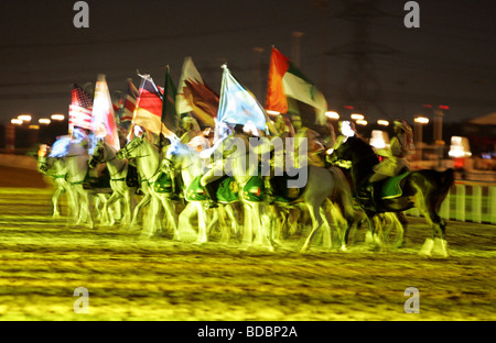 Reiter mit Nationalflaggen, Dubai, Vereinigte Arabische Emirate Stockfoto