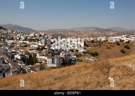 Blick auf das weiße Dorf Alora. Malaga. Costa del Sol Andalusien. Spanien. Europa Stockfoto