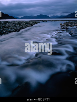 Die Berge von Ardgour betrachtet über Loch Linnhe von Ballachulish, Lochaber, Schottland, Großbritannien. Stockfoto