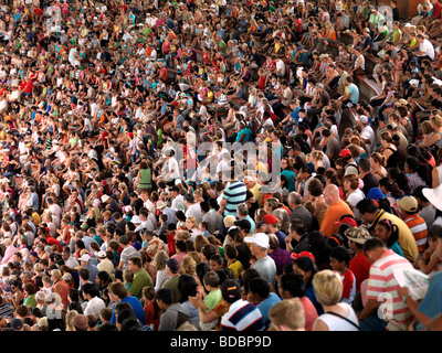 Saal voller Menschen Stockfoto