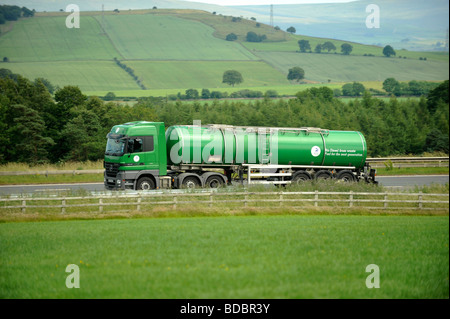 Mercedes Actros LKW mit Erdöl Kraftstofftanker mit Bio-Diesel Argeal Energie Stockfoto