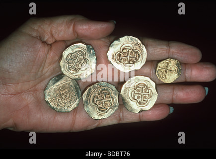 Golddublonen erholte sich von dem Schiffbruch Las Maravillas versenkt in 1658 Bahamas Stockfoto