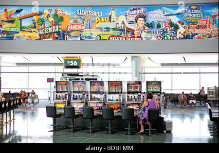 Spielautomaten in Las Vegas McCarran Internationaler Flughafen, USA. Stockfoto