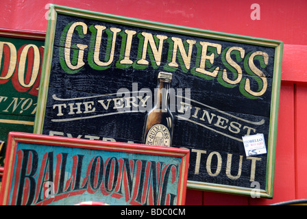 Alten handgemalten Guinness Bier Werbung Holzschild Stockfoto