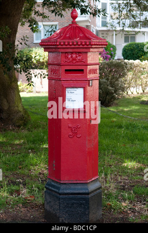 Viktorianischen roten Briefkasten Stockfoto