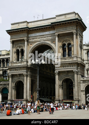 Der Eingang in der Einkaufszone von Vittorio Emanuele in Mailand. Stockfoto