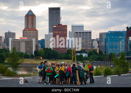 Womens Crew-Team und die Skyline von Portland Oregon am Willamette River Stockfoto