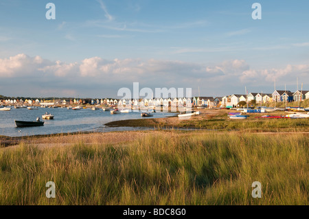 Warmer Sommerabend am Mudeford, Hafen von Christchurch, Dorset, Großbritannien Stockfoto