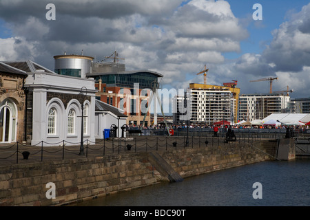 Clarendon Gebäude renoviert und Pumpenhaus am Clarendon dock Hafen von Belfast Belfast Nordirland Vereinigtes Königreich Stockfoto