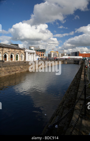 Clarendon Gebäude renoviert und Pumpenhaus am Clarendon dock Hafen von Belfast Belfast Nordirland Vereinigtes Königreich Stockfoto