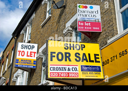 kaufen um zu lassen und Shop für Verkauf Zeichen in East Sheen, Südwesten von London, england Stockfoto