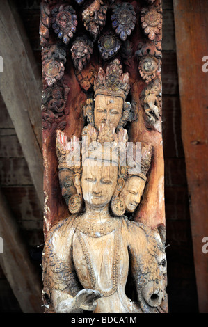 Geschnitzte hölzerne Detail Fassade Jagannath Tempel in der Nähe von Hanuman Dhoka Durbar Square Kathmandu Nepal Antlitz Gottes Gottheit Stockfoto