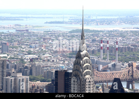 Das Chrysler building mit Queens im Hintergrund Stockfoto