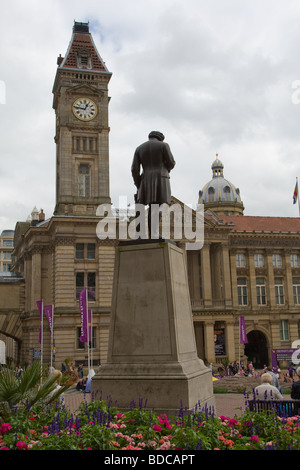 Birmingham Centre Blick auf die Stadt, darunter das Museum und Kunstgalerie, Sozialwohnung und statue Stockfoto