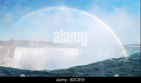 Regenbogen über Niagara Falls Hufeisen Wasserfall Ontario Kanada Stockfoto