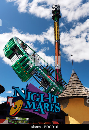 Nacht-Stuten und Fallturm begeistern Fahrten in Kanadas Wunderland Freizeitpark Stockfoto