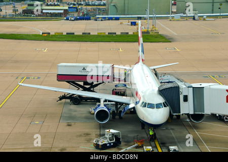 British Airways Flugzeug parken am Flughafen Gatwick, London, England Stockfoto