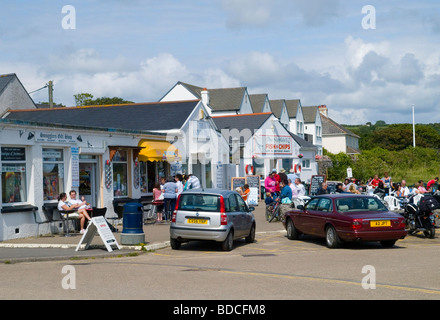 Vor dem Fish and Chips Laden in Port Eynon, Gower Halbinsel Swansea Wales UK Stockfoto