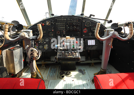 Cockpit Antonov AN-2 russische Doppeldecker Stockfoto