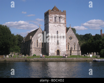 ALL SAINTS CHURCH, Bisham, neben der Themse in der Nähe von Henley, England Stockfoto