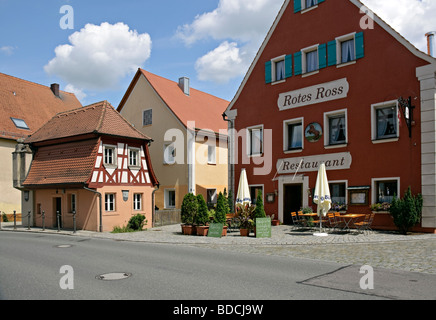 Altes Zollhaus und Gasthof (Restaurant) in Spalt, Franken, Bayern, Deutschland. Stockfoto