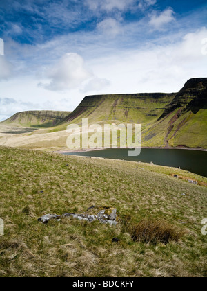 Blick östlich von Llyn y Fan Fach und die nördlichen Böschung Picws Du und Fan Foel Brecon Beacons Wales Stockfoto