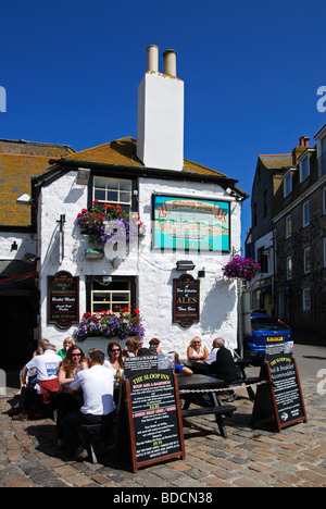 die alte berühmte "Sloop Inn" am Hafen von st.ives in Cornwall, Großbritannien Stockfoto