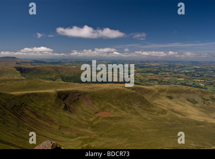 Llyn Cwm Llwch von Mais Du - Brecon Beacons National Park - South Wales gesehen. Stockfoto