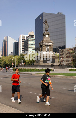 Jogger am Paseo De La Reforma in Mexiko-Stadt Stockfoto