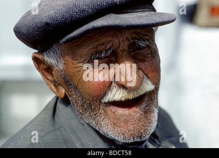 Alte griechische Bauer mit weißen Schnurrbart, keine Zähne, Porträt, Santorini, Thira, Kykladen, Griechenland, Europa Stockfoto