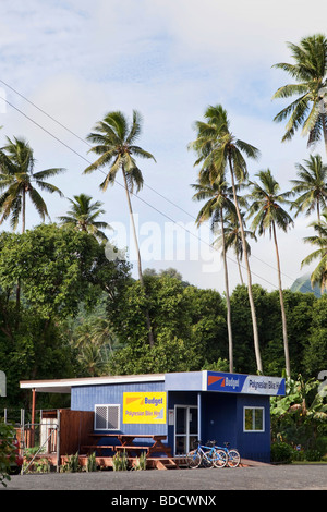 Budget Autovermietung und polynesischen Fahrradverleih geteilt aufbauend auf Rarotonga in Cook-Inseln Stockfoto