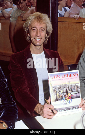 ROBIN GIBB im Jahre 1983 bei einer Signierstunde für "Legend: The Illustrated Story von den Bee Gees Stockfoto