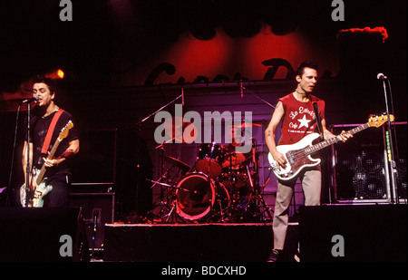 GREEN DAY - US-Punk-Rock-Gruppe aus l: Mike Dirnt, Tre Cool (Schlagzeug) und Billie über 1997 Stockfoto