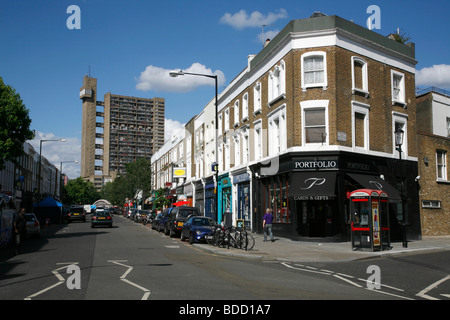 Auf der Suche nach unten Golborne Road Trellick Tower, North Kensington, London, UK Stockfoto