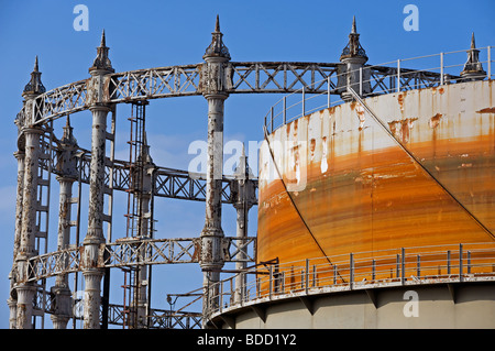 Leeren und vollen Gasometer Stockfoto