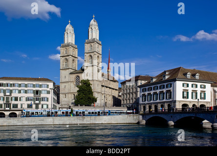 Zürich Fraumünster Kathedrale am Ufer des Flusses Limmat Stockfoto