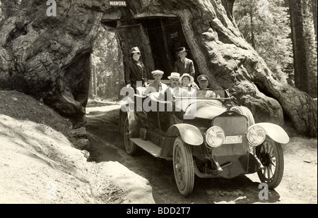 Sechs Personen in Chauffeur angetrieben Tourenwagen Stockfoto