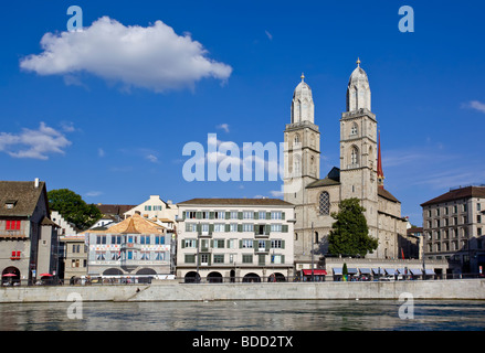 Zürich Fraumünster Kathedrale am Ufer des Flusses Limmat Stockfoto