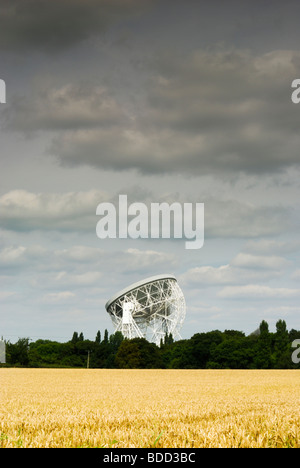 Der 76 Meter Lovell-Teleskop am Jodrell Bank, in der Nähe von Macclesfield, Cheshire, England, UK Stockfoto