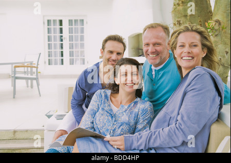 Porträt von zwei Paaren lächelnd Stockfoto